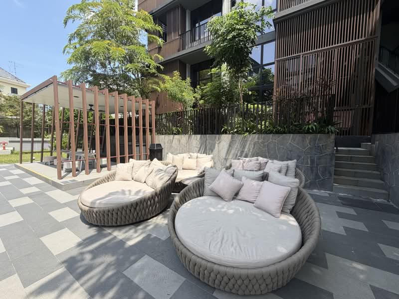 FREEHOLD, DISTRICT 17, SELLING BELOW VALUATION, , 4 Bedrooms, 1,410 sqft, Condominium For Sale, by Teresa Low, 500237193 - PropertyGuru.com.sg