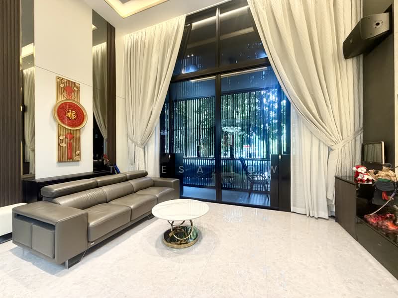 FREEHOLD, DISTRICT 17, SELLING BELOW VALUATION, , 4 Bedrooms, 1,410 sqft, Condominium For Sale, by Teresa Low, 500237193 - PropertyGuru.com.sg
