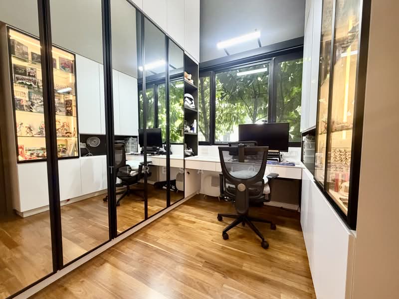 FREEHOLD, DISTRICT 17, SELLING BELOW VALUATION, , 4 Bedrooms, 1,410 sqft, Condominium For Sale, by Teresa Low, 500237193 - PropertyGuru.com.sg