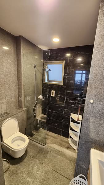 Seahill, 121 West Coast Crescent, Room Rental, 180 sqft, Condominium For Rent, by Bennedict Tan, 500237194 - Bathroom - PropertyGuru.com.sg