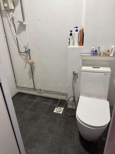 243 Bishan Street 22, 243 Bishan Street 22, 4 Bedrooms, 1,130 sqft, HDB Flat For Rent, by Edwin Chua W Y, 500237196 - Bathroom - PropertyGuru.com.sg