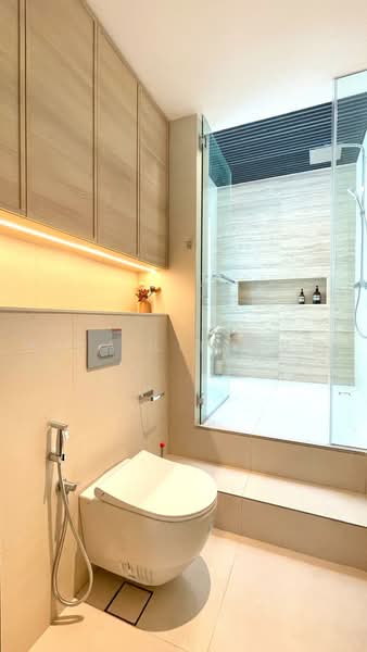 Landed Living with Full Condo Facilities, , 5 Bedrooms, 4,672 sqft, Town House For Sale, by Aina Lie 李艾娜, 500237218 - Bathroom - PropertyGuru.com.sg