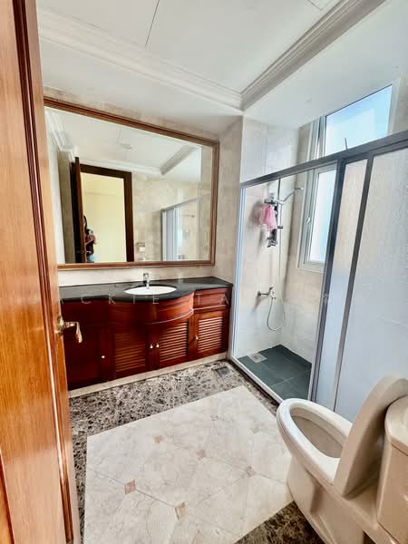 Chelsea Gardens, 6 Walshe Road, 4 Bedrooms, 1,959 sqft, Condominium For Sale, by Jackie Tan 陳筱薇, 500237221 - Junior Master Bathroom - PropertyGuru.com.sg