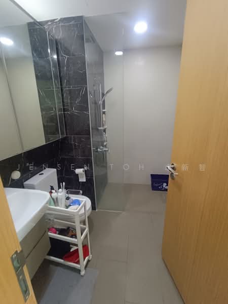 The Glades, 12 Bedok Rise, 1 Bedroom, 452 sqft, Condominium For Sale, by Jensen Toh 卓新智, 500237222 - Bathroom - PropertyGuru.com.sg
