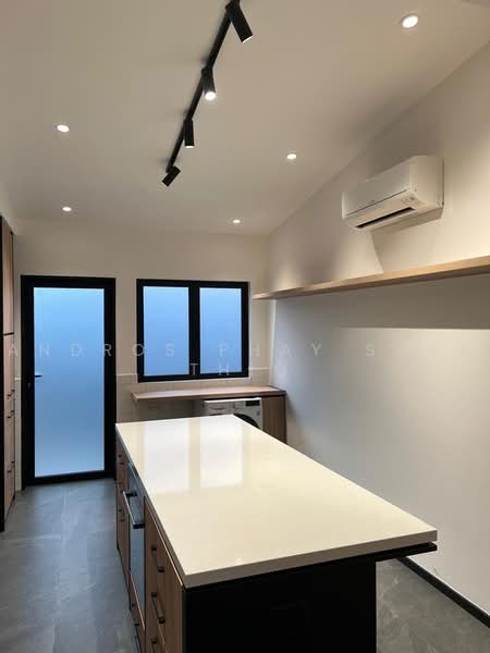 Beauty Garden, Punggol road, 4 Bedrooms, 2,500 sqft, Terraced House For Sale, by Andros Phay Swee Thio, 500237239 - Kitchen - PropertyGuru.com.sg