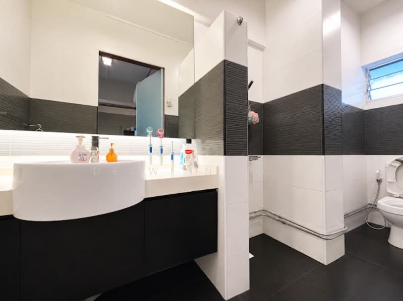 201 Clementi Avenue 6, 201 Clementi Avenue 6, 3 Bedrooms, 1,615 sqft, HDB Flat For Sale, by Deswinne G K, 500237243 - Bathroom - PropertyGuru.com.sg