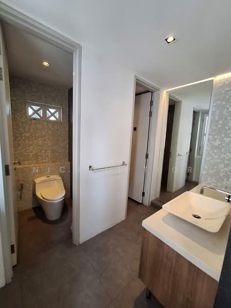Duxton Hill Level 3, Chinatown / Tanjong Pagar, 1,600 sqft, Shop / Shophouse For Rent, by Nichole Thor, 500237248 - Bathroom - CommercialGuru.com.sg