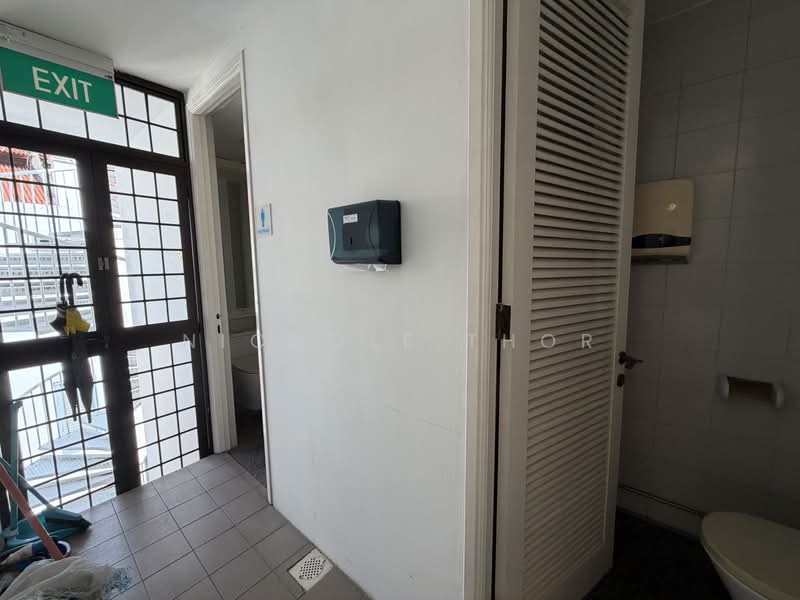 Tras st Level 3 with attic and exclusive use roof terrace, Chinatown / Tanjong Pagar, 2,500 sqft, Shop / Shophouse For Rent, by Nichole Thor, 500237260 - Bathroom - CommercialGuru.com.sg