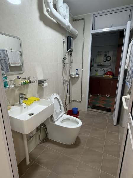 291A Bukit Batok Street 24, 291A Bukit Batok Street 24, 3 Bedrooms, 1,098 sqft, HDB Flat For Sale, by Lok Jyh Seng Vincent, 500237269 - Bathroom - PropertyGuru.com.sg