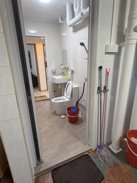291A Bukit Batok Street 24, 291A Bukit Batok Street 24, 3 Bedrooms, 1,098 sqft, HDB Flat For Sale, by Lok Jyh Seng Vincent, 500237269 - Bathroom - PropertyGuru.com.sg