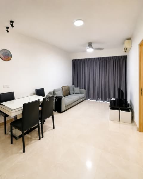 Commonwealth Towers, , 2 Bedrooms, 689 sqft, Condominium For Sale, by Tanya Yang, 500237287 - Living Room - PropertyGuru.com.sg