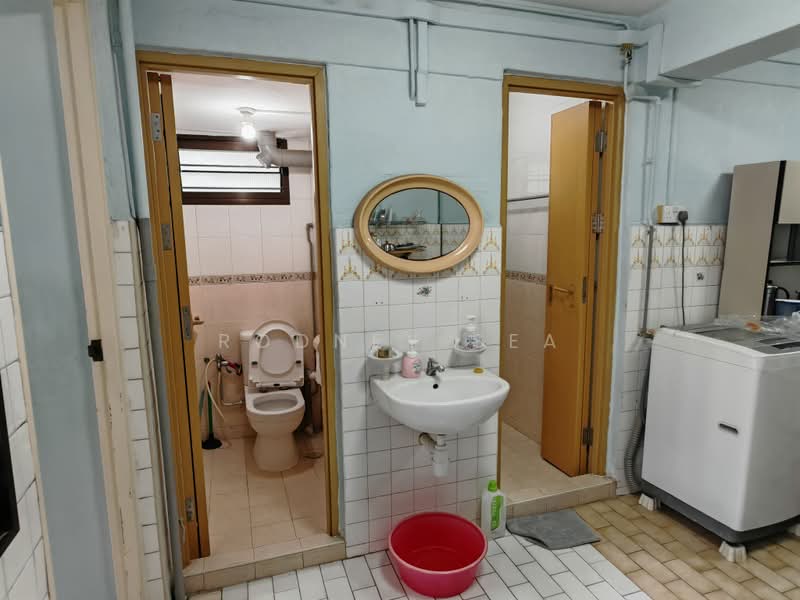2 Dover Road, 2 Dover Road, 2 Bedrooms, 699 sqft, HDB Flat For Sale, by Rodney Sea, 500237297 - Bathroom - PropertyGuru.com.sg