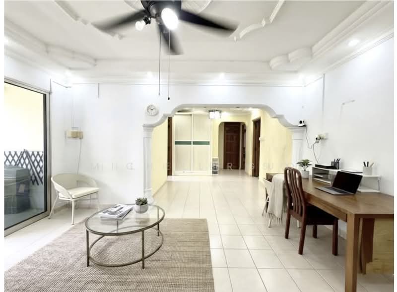 835 Jurong West Street 81, 835 Jurong West Street 81, 3 Bedrooms, 1,313 sqft, HDB Flat For Sale, by Michelle Guo, 500237300 - Living Room - PropertyGuru.com.sg