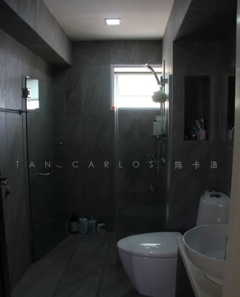 143 Lorong 2 Toa Payoh, 143 Lorong 2 Toa Payoh, 3 Bedrooms, 1,184 sqft, HDB Flat For Rent, by Tan Carlos 陈卡洛, 500237307 - Bathroom - PropertyGuru.com.sg