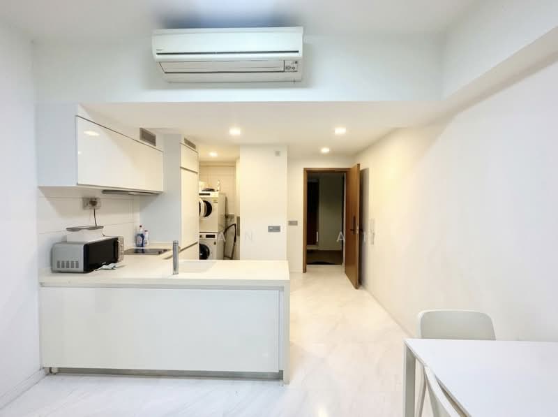 Suites at Orchard, 38 Handy Road, 2 Bedrooms, 753 sqft, Condominium For Rent, by Sean Tiah, 500237328 - Kitchen - PropertyGuru.com.sg