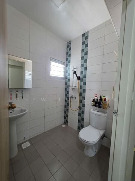 805B Keat Hong Close, 805B Keat Hong Close, Dairy Farm / Bukit Panjang / Choa Chu Kang, 3 Bedrooms, 1,001 sqft, HDB Flat For Sale, by Chew Jennifer, 500237331 - Common Bathroom - PropertyGuru.com.sg