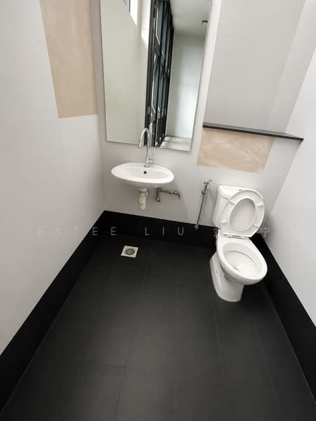 Woodlands Horizon, 31 Woodlands close, 1,701 sqft, Light Industrial (B1) For Sale, by Estee Liu 刘轩宁, 500237352 - Bathroom - CommercialGuru.com.sg