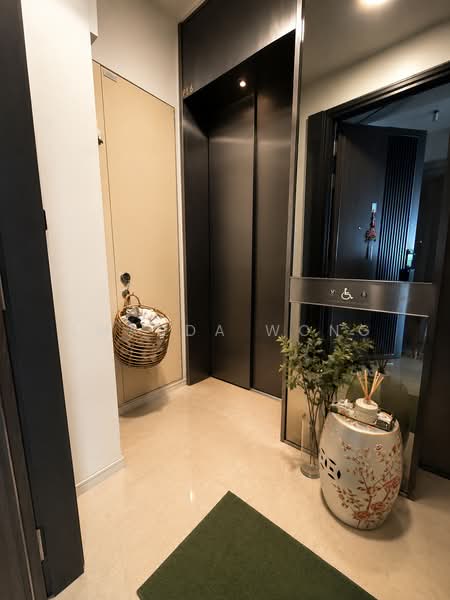 Thomson Grand, 17 Sin Ming Walk, 2 Bedrooms, 969 sqft, Condominium For Sale, by Amanda Wong, 500237353 - Entrance (Private Lift Lobby) - PropertyGuru.com.sg