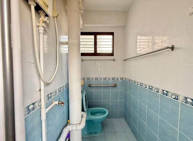 721 Yishun Street 71, 721 Yishun Street 71, 3 Bedrooms, 904 sqft, HDB Flat For Rent, by Amy Tan, 500237362 - Bathroom - PropertyGuru.com.sg