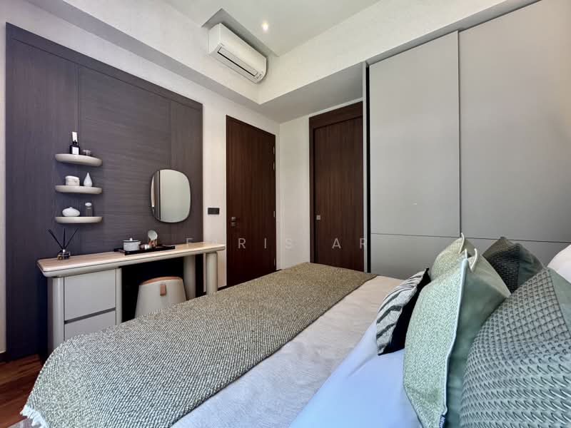 Parksuites, 18 Holland Grove Road, 2 Bedrooms, 786 sqft, Condominium For Sale, by Faris Ar, 500237371 - Bedroom - PropertyGuru.com.sg