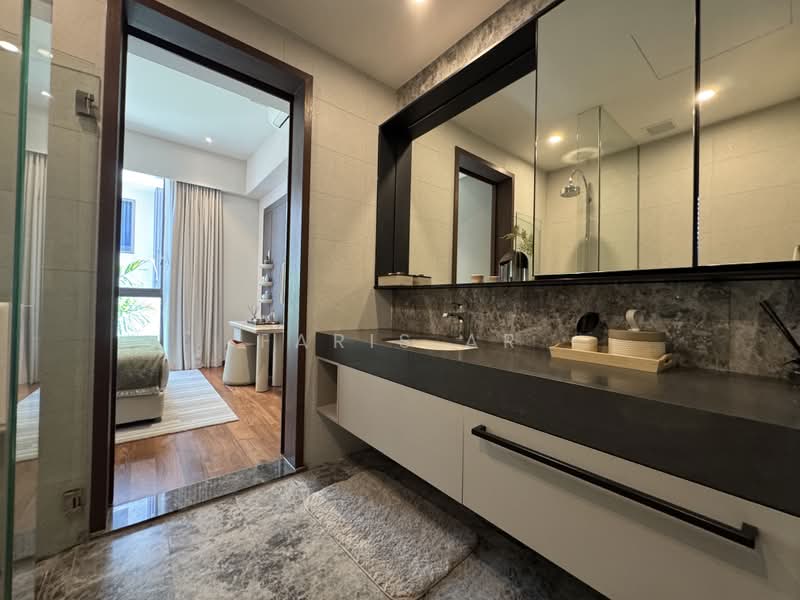 Parksuites, 18 Holland Grove Road, 2 Bedrooms, 786 sqft, Condominium For Sale, by Faris Ar, 500237371 - Bathroom - PropertyGuru.com.sg