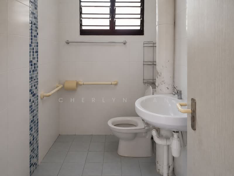 768 Yishun Avenue 3, 768 Yishun Avenue 3, Room Rental, 100 sqft, HDB Flat For Rent, by Cherlyn Tan, 500237375 - Bathroom - PropertyGuru.com.sg