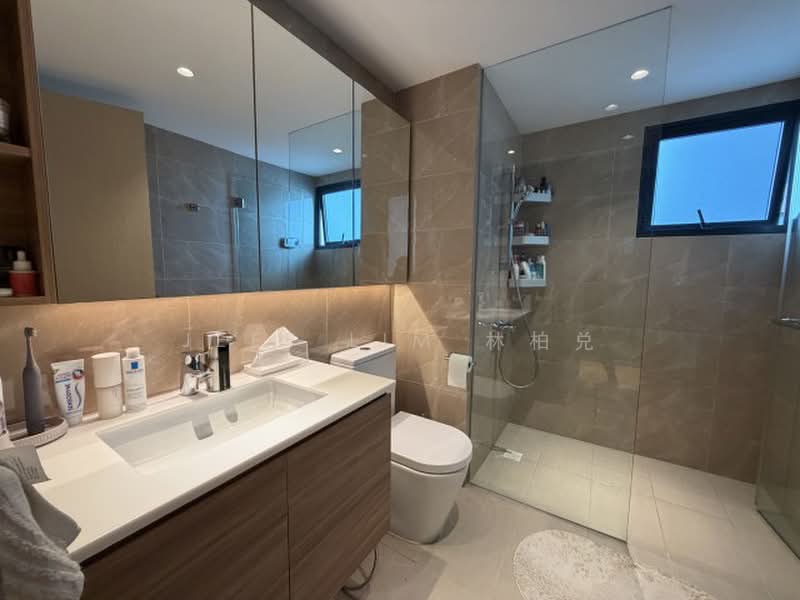 Treasure at Tampines, 47 Tampines Lane, 2 Bedrooms, 678 sqft, Condominium For Sale, by jeff Lim 林柏兑, 500237381 - Bathroom - PropertyGuru.com.sg