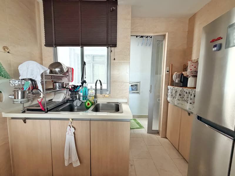 The Lakeshore, 33 Jurong West Street 41, 3 Bedrooms, 1,184 sqft, Condominium For Sale, by Liew Derrick, 500237385 - Kitchen - PropertyGuru.com.sg