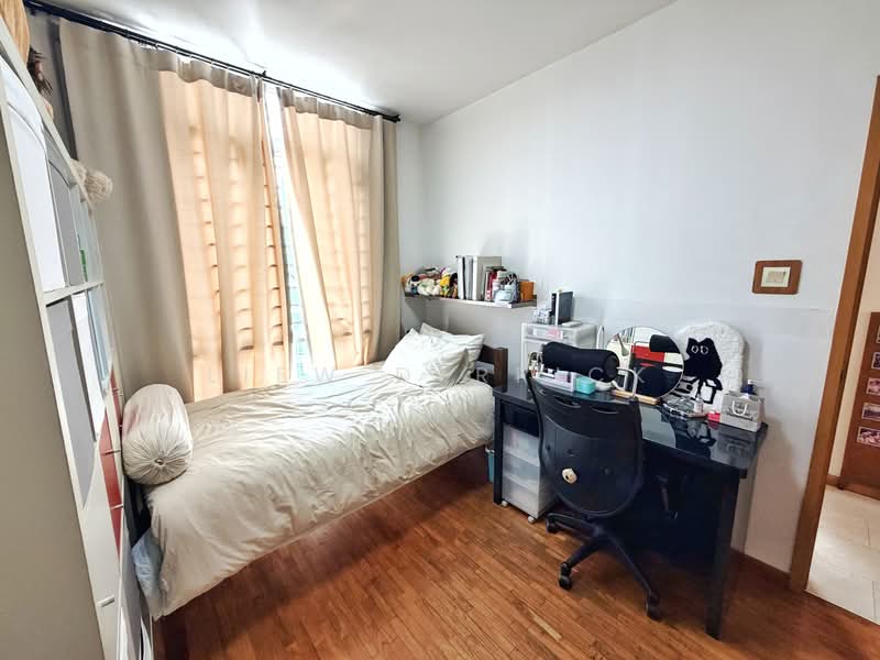 The Lakeshore, 33 Jurong West Street 41, 3 Bedrooms, 1,184 sqft, Condominium For Sale, by Liew Derrick, 500237385 - Bedroom - PropertyGuru.com.sg