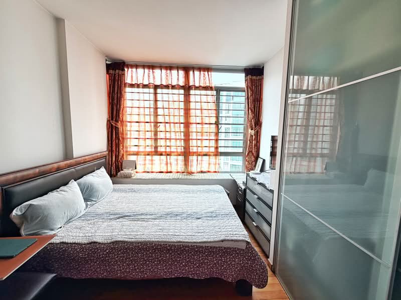 The Lakeshore, 33 Jurong West Street 41, 3 Bedrooms, 1,184 sqft, Condominium For Sale, by Liew Derrick, 500237385 - Bedroom - PropertyGuru.com.sg