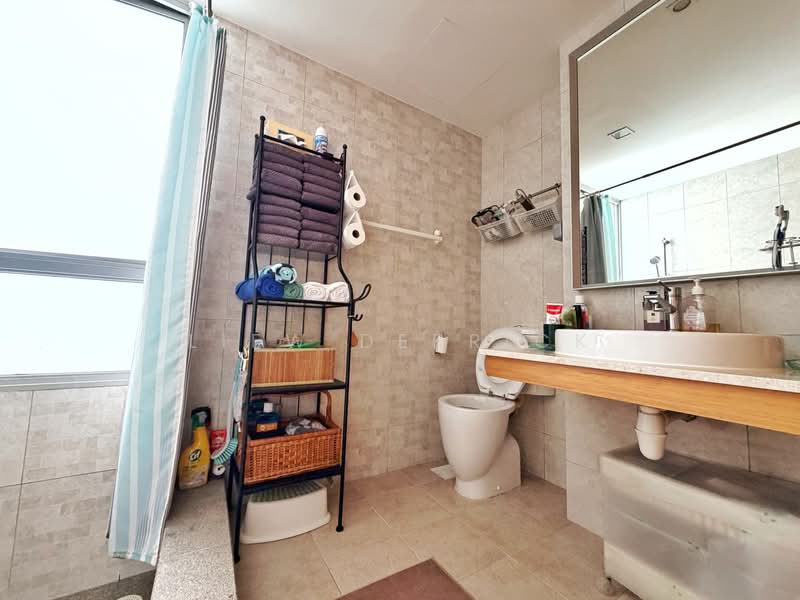 The Lakeshore, 33 Jurong West Street 41, 3 Bedrooms, 1,184 sqft, Condominium For Sale, by Liew Derrick, 500237385 - Bathroom - PropertyGuru.com.sg