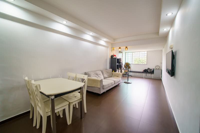 502 Ang Mo Kio Avenue 5, 502 Ang Mo Kio Avenue 5, 2 Bedrooms, 882 sqft, HDB Flat For Sale, by KENNETH CHUA, 500237393 - Living Room - PropertyGuru.com.sg