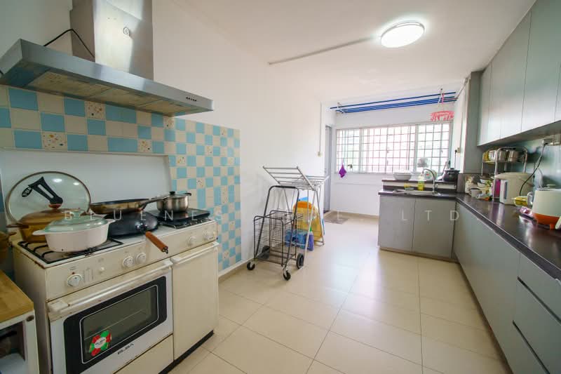 502 Ang Mo Kio Avenue 5, 502 Ang Mo Kio Avenue 5, 2 Bedrooms, 882 sqft, HDB Flat For Sale, by KENNETH CHUA, 500237393 - Kitchen - PropertyGuru.com.sg