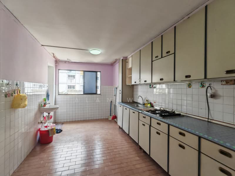 420 Bukit Batok West Avenue 2, 420 Bukit Batok West Avenue 2, 2 Bedrooms, 732 sqft, HDB Flat For Sale, by Alan Wee, 500237395 - Kitchen - PropertyGuru.com.sg