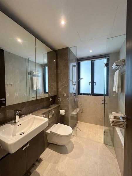 Juniper Hill, 39 Ewe Boon Road, 3 Bedrooms, 1,044 sqft, Condominium For Sale, by Sharon Seow Fui Fong, 500237398 - Bathroom - PropertyGuru.com.sg