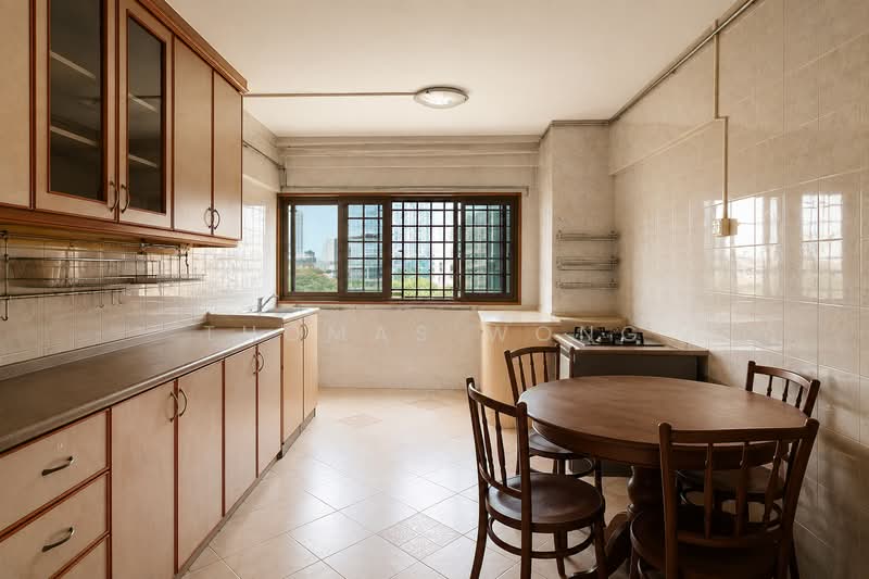 10 Gloucester Road, 10 Gloucester Road, 2 Bedrooms, 721 sqft, HDB Flat For Sale, by Thomas Wong, 500237400 - Kitchen - PropertyGuru.com.sg