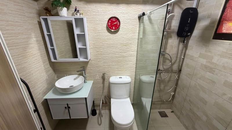 146 Rivervale Drive, 146 Rivervale Drive, Hougang / Punggol / Sengkang, 3 Bedrooms, 1,248 sqft, HDB Flat For Sale, by Alyssa Koh L X, 500237430 - Bathroom - PropertyGuru.com.sg