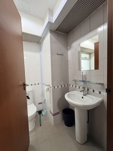 445A Fernvale Road, 445A Fernvale Road, 2 Bedrooms, 732 sqft, HDB Flat For Rent, by Terence Tan, 500237445 - Bathroom - PropertyGuru.com.sg