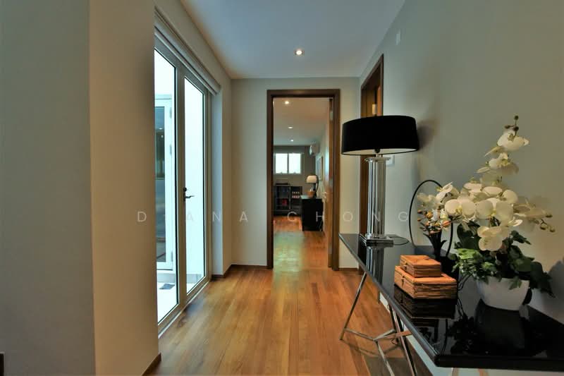 Gallop Green, 13 Woollerton Park, 5 Bedrooms, 4,241 sqft, Condominium For Sale, by Diana Chong, 500237451 - Entrance - PropertyGuru.com.sg