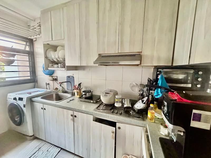 547C Segar Road, 547C Segar Road, 1 Bedroom, 506 sqft, HDB Flat For Sale, by Fazeerah Epeer, 500237470 - Kitchen - PropertyGuru.com.sg