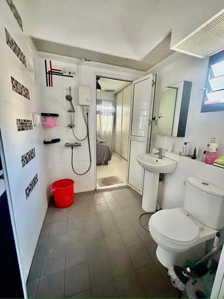 547C Segar Road, 547C Segar Road, 1 Bedroom, 506 sqft, HDB Flat For Sale, by Fazeerah Epeer, 500237470 - Bathroom - PropertyGuru.com.sg