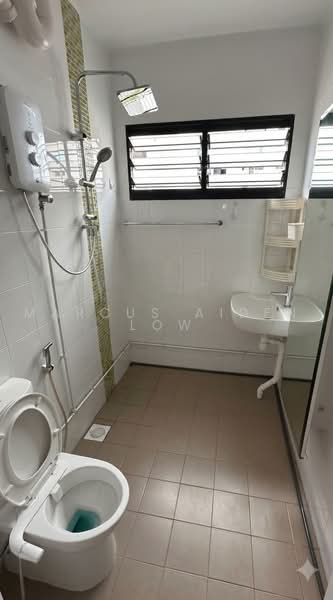 846 Tampines Street 82, 846 Tampines Street 82, 3 Bedrooms, 1,109 sqft, HDB Flat For Sale, by Marcus Aiden Low, 500237493 - Bathroom - PropertyGuru.com.sg