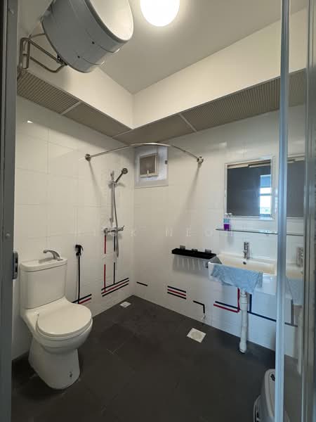 377B Hougang Street 32, 377B Hougang Street 32, 3 Bedrooms, 968 sqft, HDB Flat For Rent, by Rick Neoh, 500237506 - Bathroom - PropertyGuru.com.sg