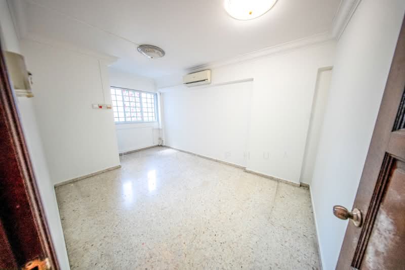 808 Tampines Avenue 4, 808 Tampines Avenue 4, 2 Bedrooms, 786 sqft, HDB Flat For Sale, by Kelvin Phua, 500237509 - Master Bedroom - PropertyGuru.com.sg