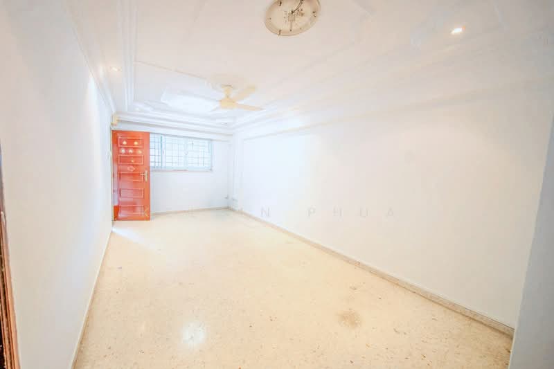 808 Tampines Avenue 4, 808 Tampines Avenue 4, 2 Bedrooms, 786 sqft, HDB Flat For Sale, by Kelvin Phua, 500237509 - Living Room - PropertyGuru.com.sg
