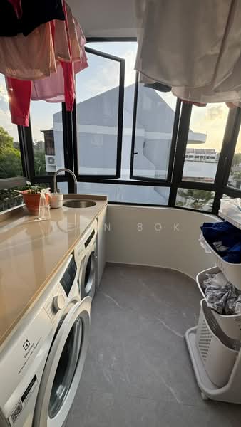 The Windsor, 1 Ontario Avenue, Room Rental, 100 sqft, Condominium For Rent, by Leon Bok, 500237519 - Balcony - PropertyGuru.com.sg