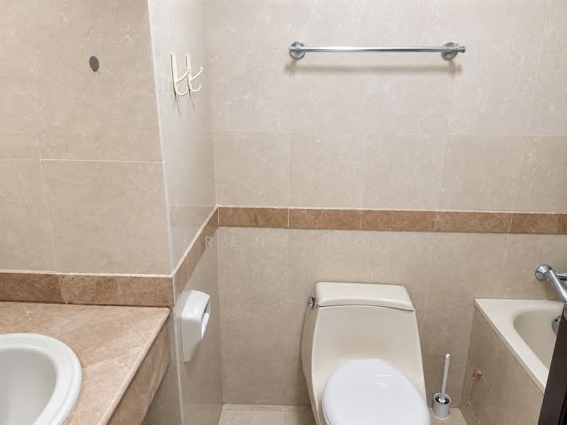 Tanglin Regency, 381 Tanglin Road, 2 Bedrooms, 883 sqft, Condominium For Rent, by Irene Ho, 500237520 - Bathroom - PropertyGuru.com.sg