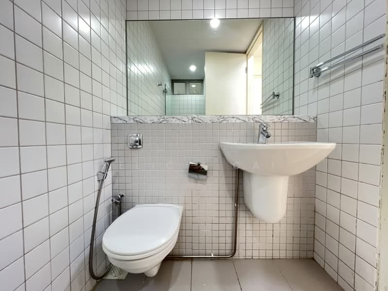 The Trumps, 1 Jalan Kembangan, 2 Bedrooms, 1,119 sqft, Condominium For Sale, by Felicia Cai, 500237527 - Bathroom - PropertyGuru.com.sg
