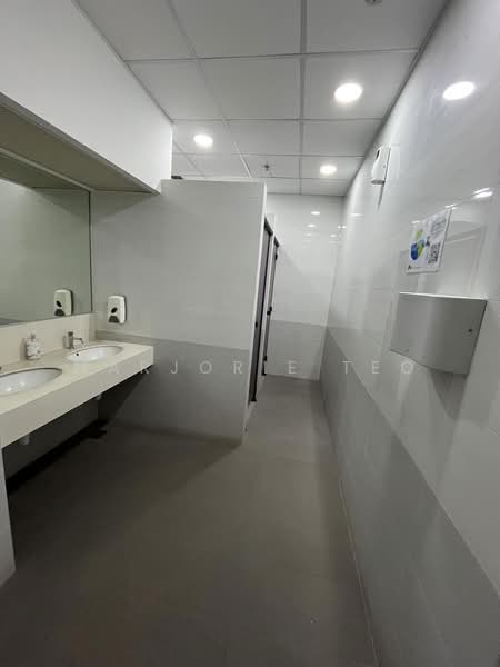 B1/B2 Clean Space 3,616sf ceiling 3.5m-8m, 3mins walk from Xilin MRT (DT36) station, Changi South, 1,400 sqft, Factory / Workshop (B2) For Rent, by Marjorie Teo, 500237529 - common female washroom - CommercialGuru.com.sg