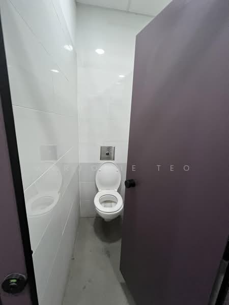 B1/B2 Clean Space 3,616sf ceiling 3.5m-8m, 3mins walk from Xilin MRT (DT36) station, Changi South, 1,400 sqft, Factory / Workshop (B2) For Rent, by Marjorie Teo, 500237529 - Common female toilet - CommercialGuru.com.sg